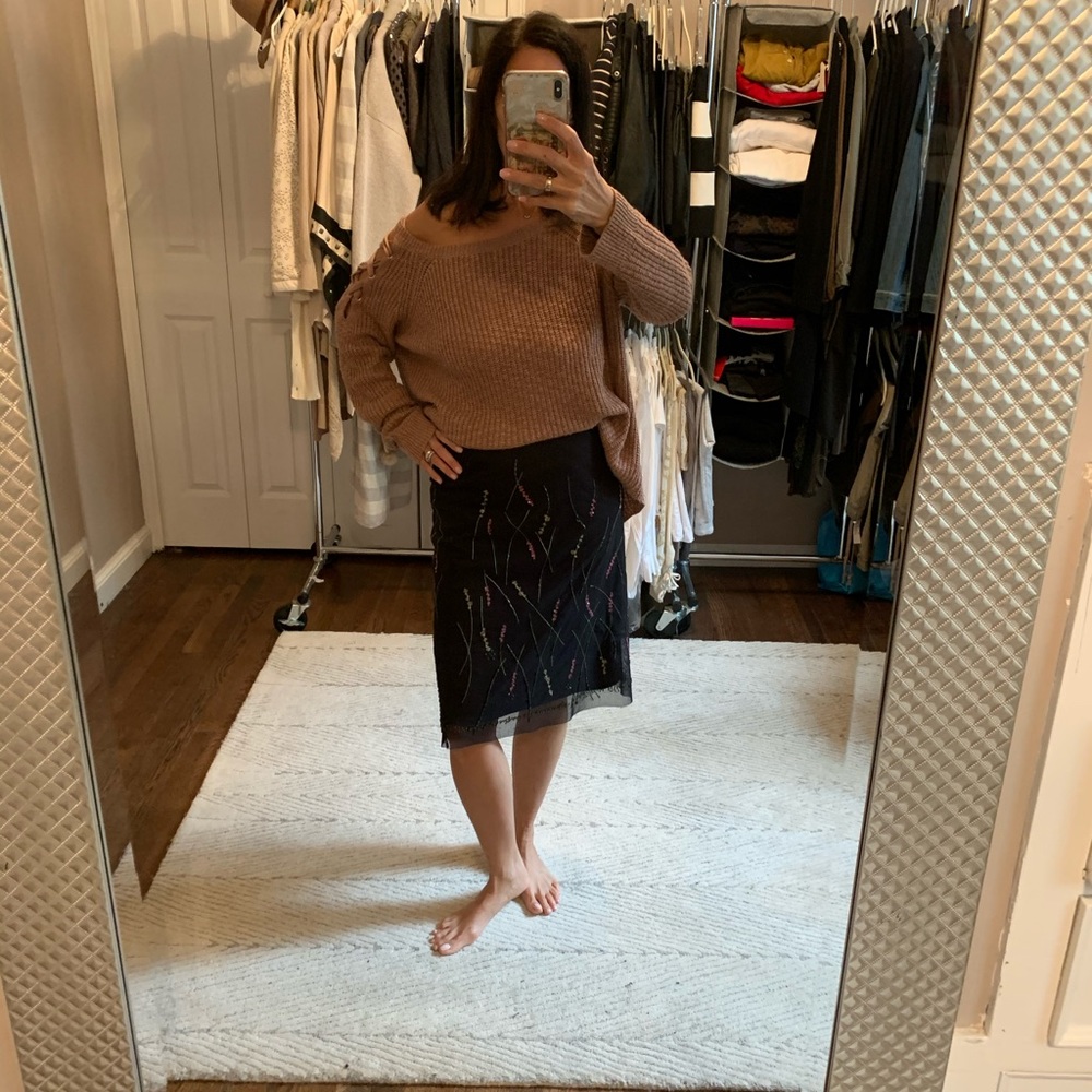 BCBG skirt with mild beading - Picture 2 of 6